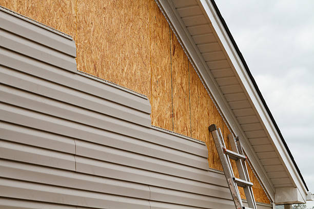 Professional Siding Replacement technician working in Kendall Park, NJ
